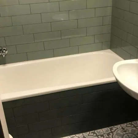 Spacious Near With Garden *